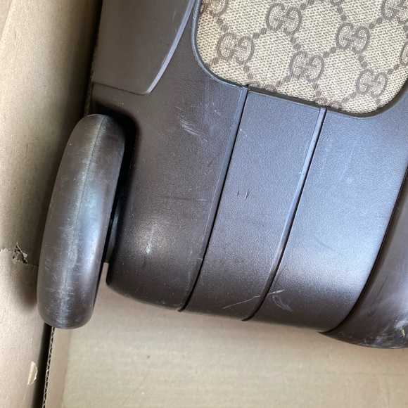 Gucci small rolling carry on size 20. - Picture 7 of 14